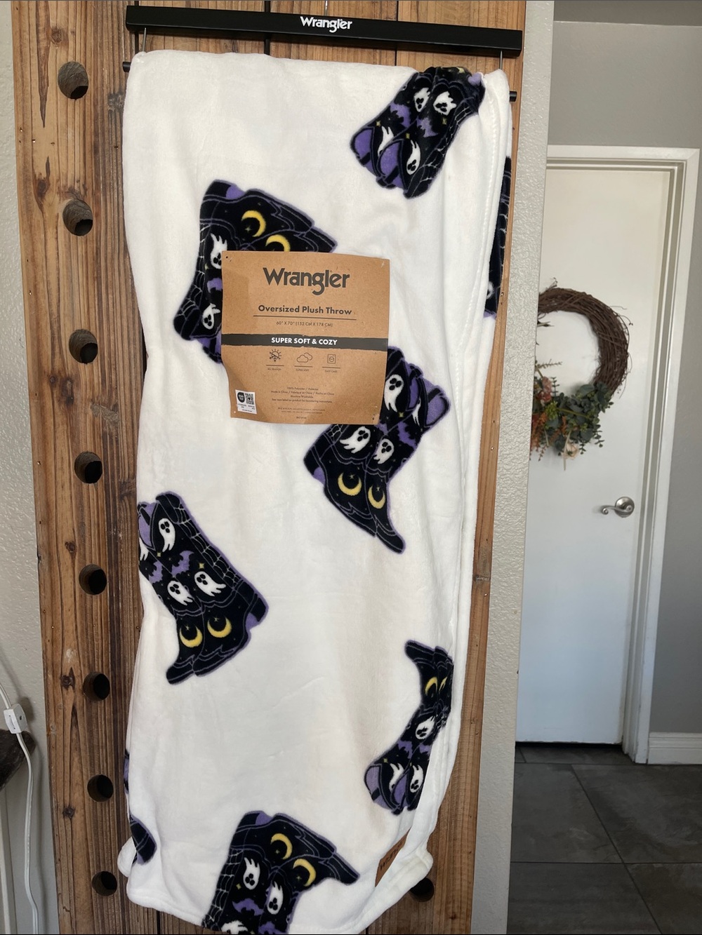 Wrangler White Plush Throw with Black and Purple Cat Faces
